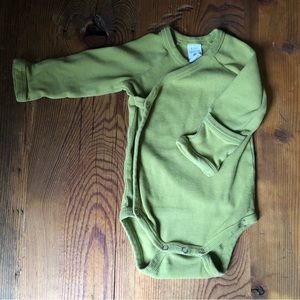 Kate Quinn 💚 yellow/green wrap bodysuit 6-12m